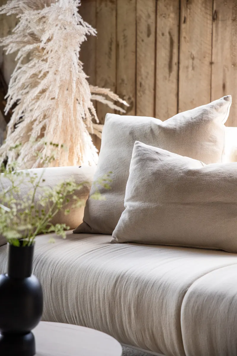 Öckerö Sofa in Leinenoptik auf weißen Stahlbeinen, im Wohnraum, Ansicht 3