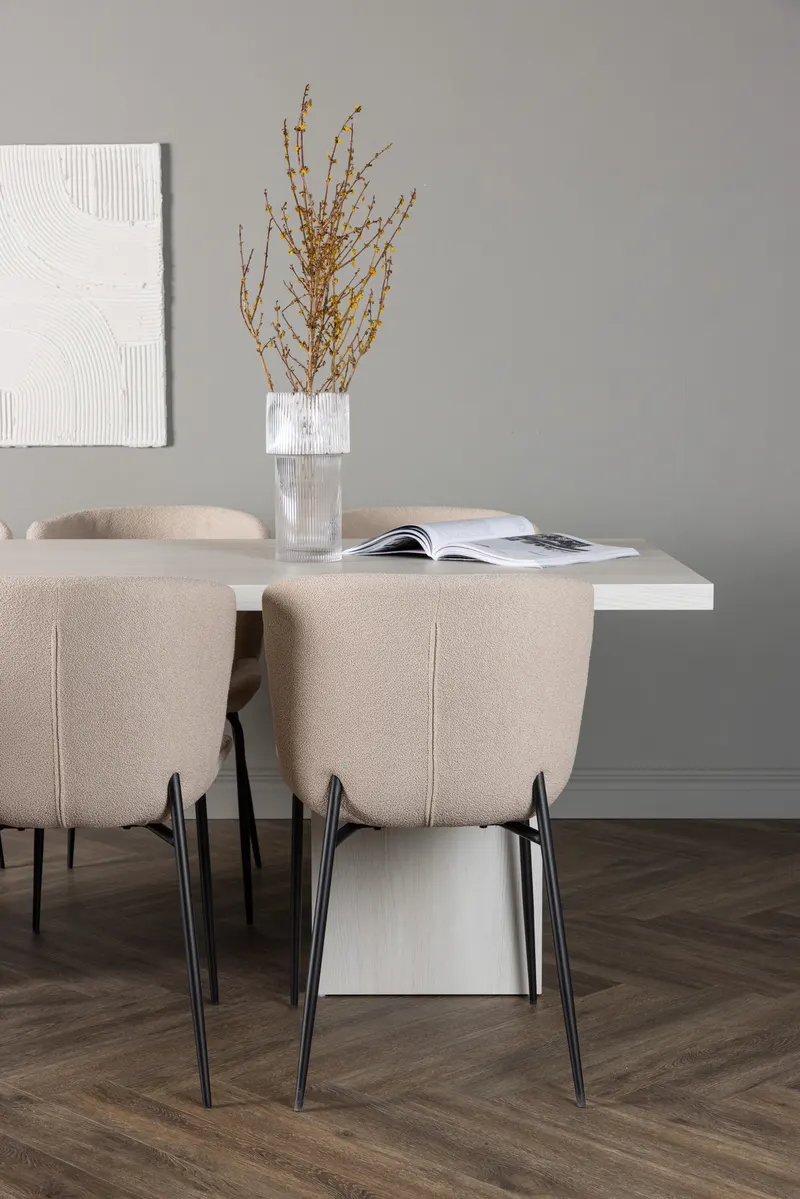 Olga & Modesto Essgruppe mit weißem Esstisch und 6 Bouclé-Stühlen in Beige, Gestell Schwarz, im Wohnraum, Ansicht 3