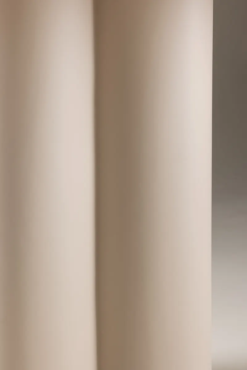 Olivia runder Esstisch in Beige, im Wohnraum, Ansicht 3