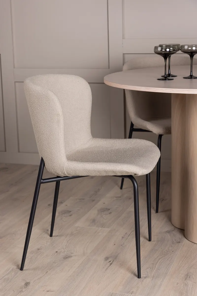 Olivia & Modesto Essgruppe mit rundem Esstisch und 4 Bouclé-Stühlen in Whitewash, Beige, Gestell Schwarz, im Wohnraum, Ansicht 2