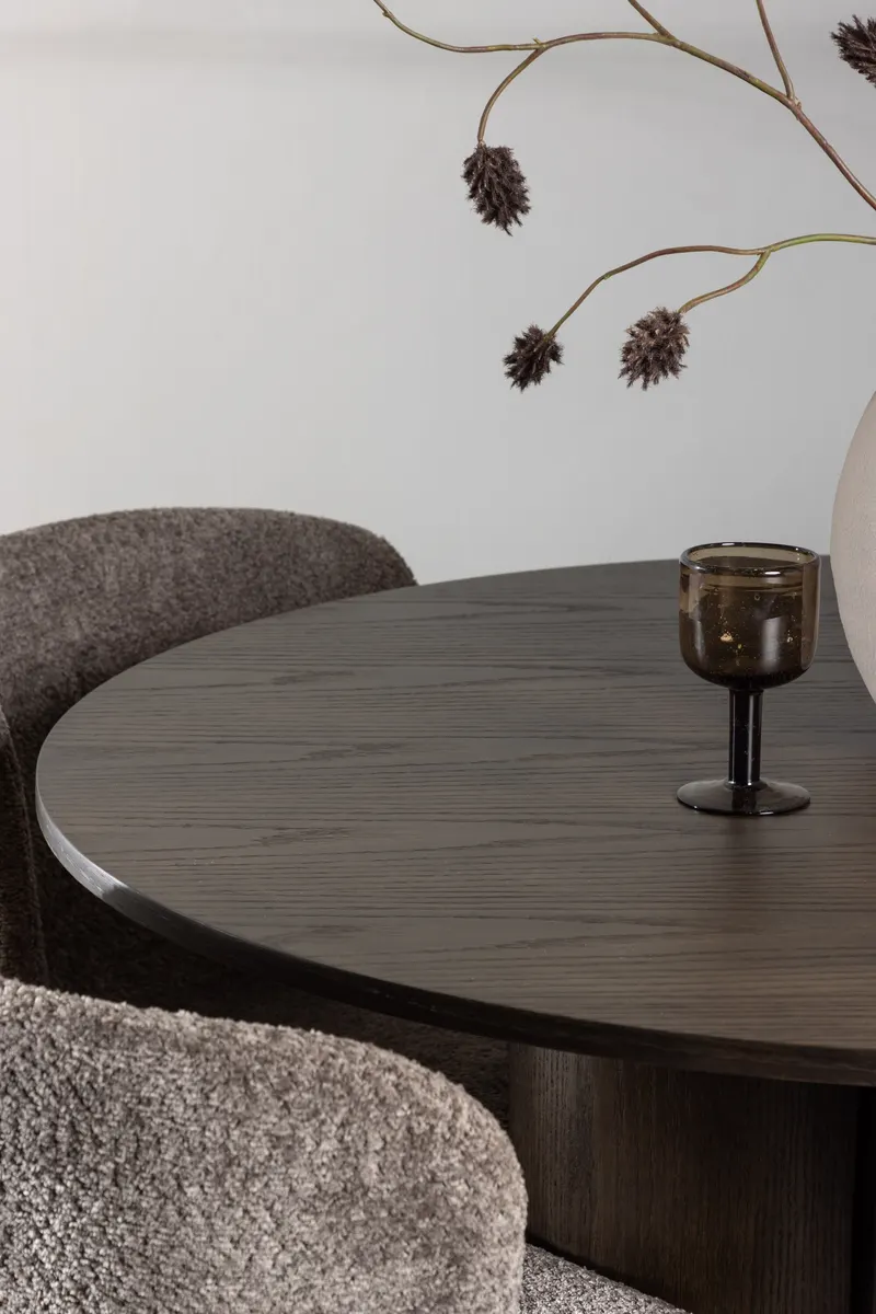 Olivia & Modesto Essgruppe mit rundem Esstisch und 4 Bouclé-Stühlen in Mokka, Beige, Gestell Schwarz, im Wohnraum, Ansicht 3
