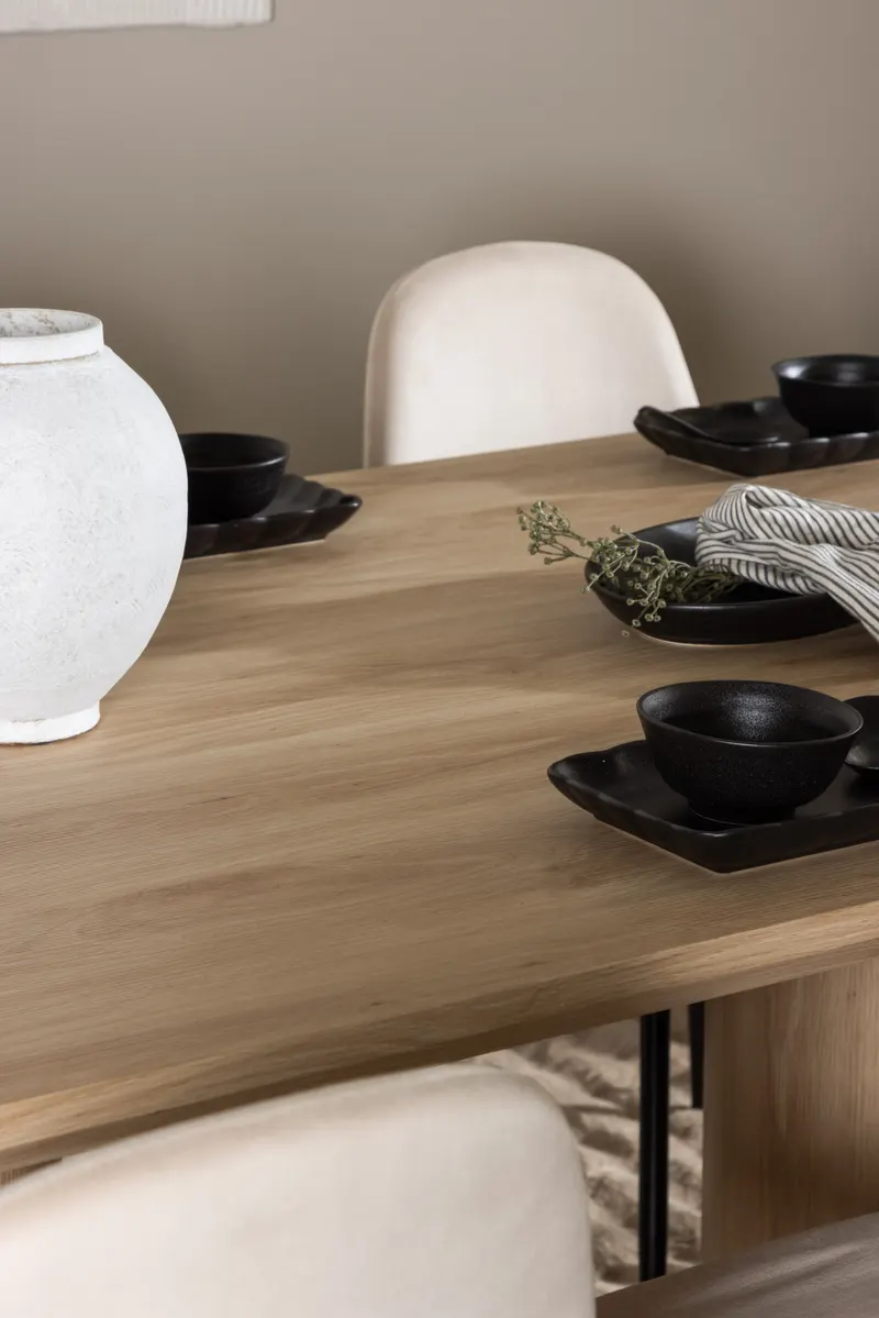 Olivia & Polar Essgruppe mit rechteckigem Esstisch und 6 Samtstühlen in Natur, Beige, Gestell Schwarz, im Wohnraum, Ansicht 3