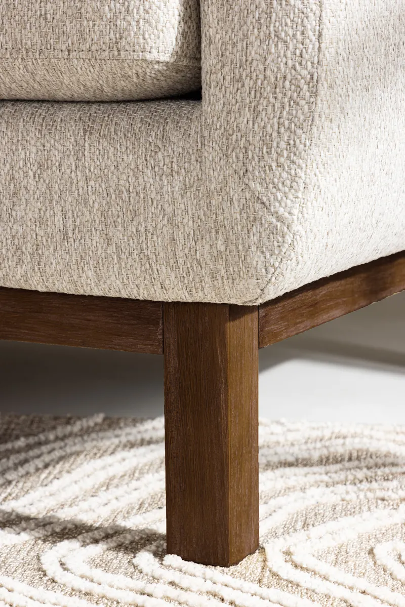 Olympos Sessel mit Beinen aus Kautschukholz, im Wohnraum, Ansicht 4