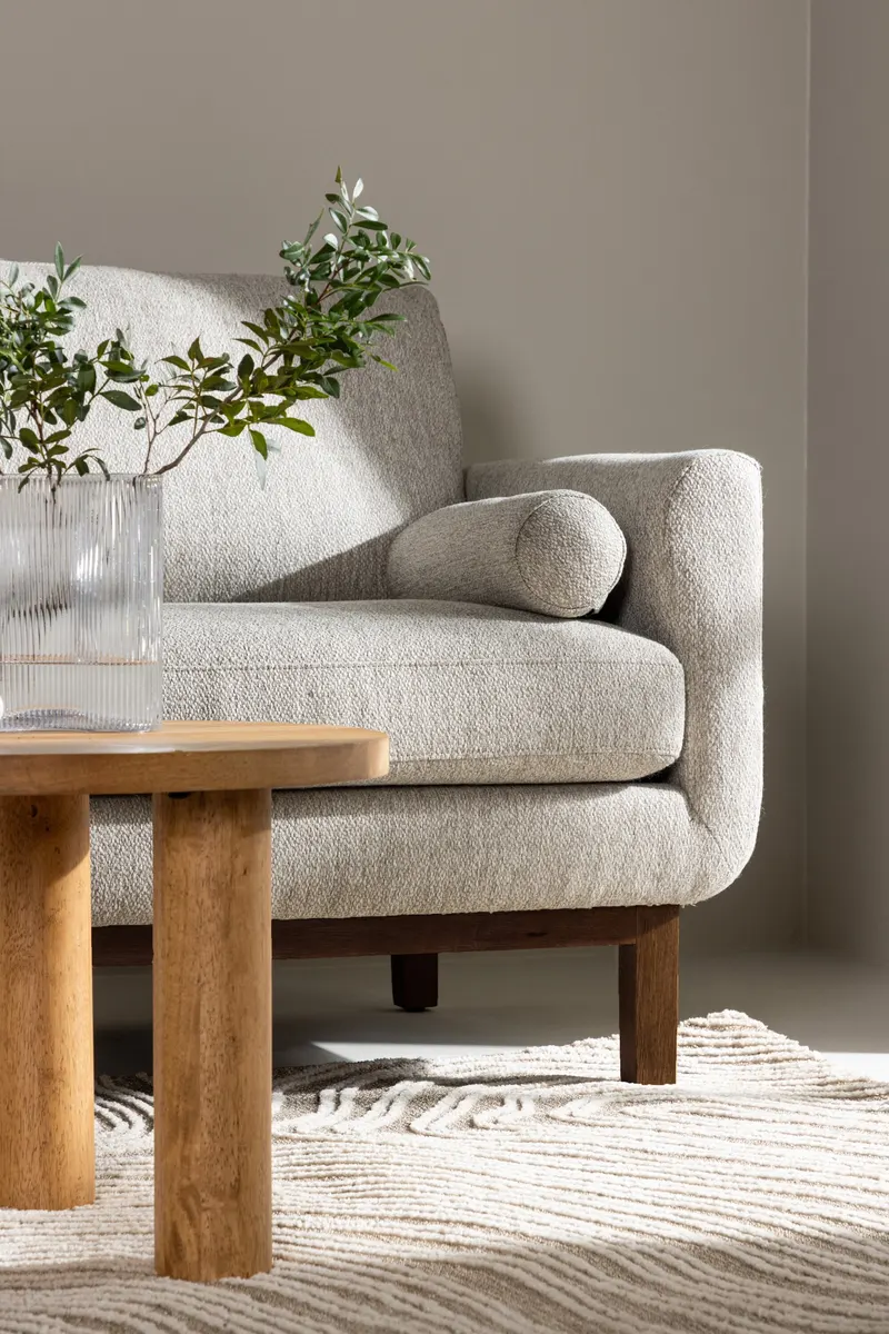 Olympos 3-Sitzer-Sofa mit Rahmen aus Kautschukholz, im Wohnraum, Ansicht 2