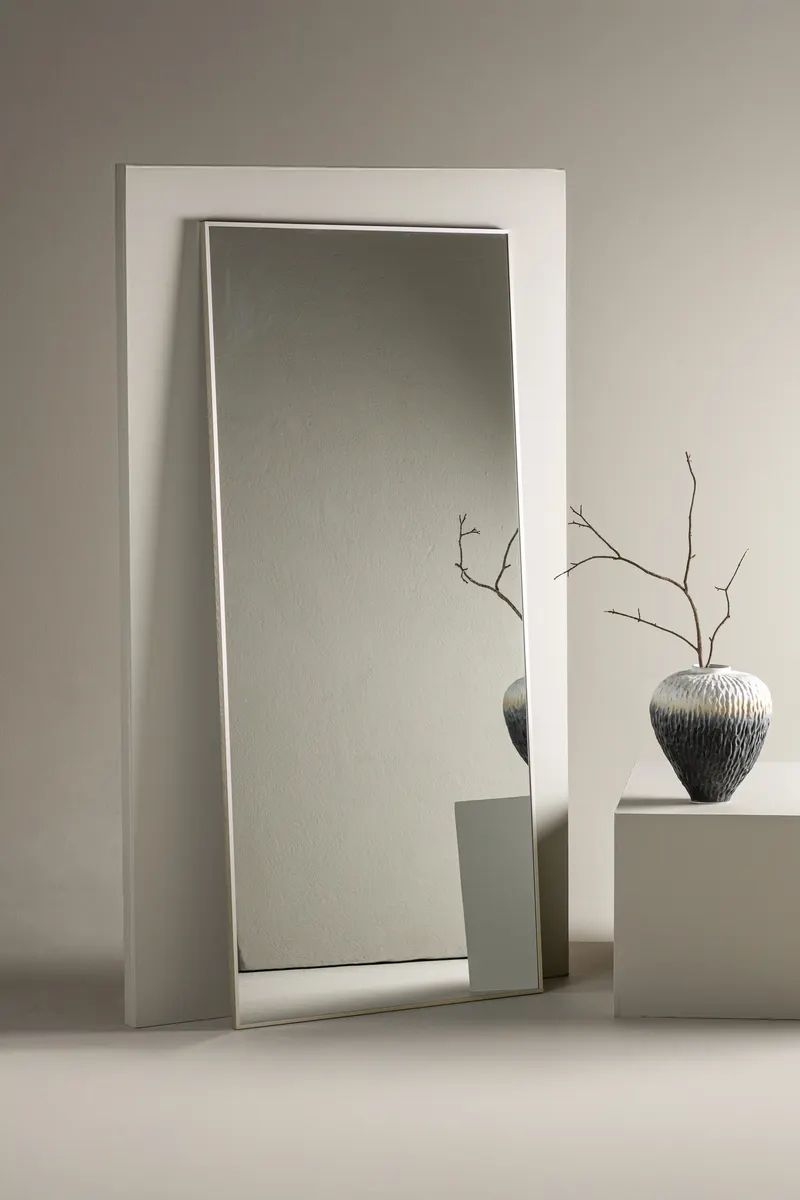 Orlando Wandspiegel, rechteckig mit schmalem Rahmen in 3 × 190 × 85 cm, Beige, im Wohnraum, Ansicht 1