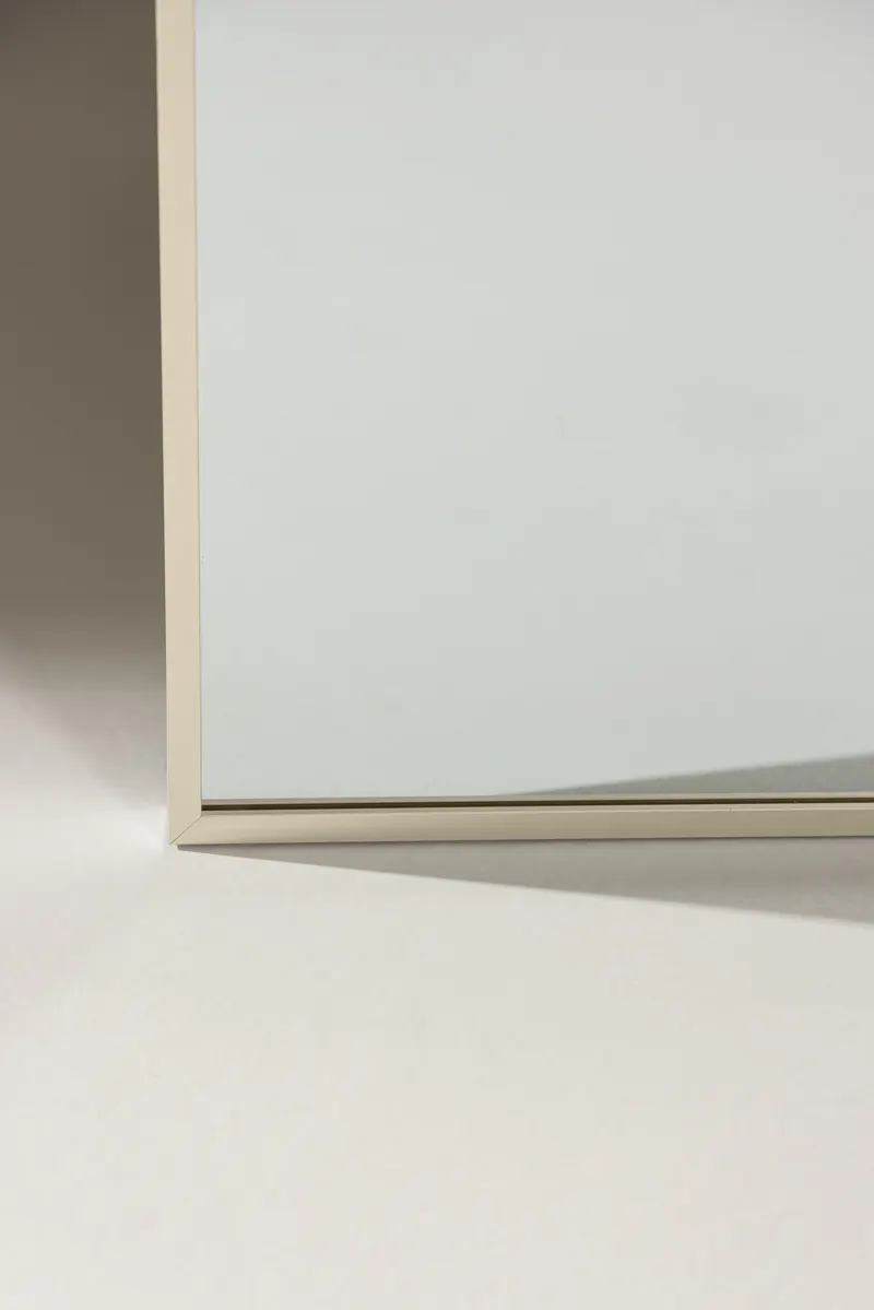 Orlando Wandspiegel, rechteckig mit schmalem Rahmen in 3 × 190 × 120 cm, Beige, im Wohnraum, Ansicht 2