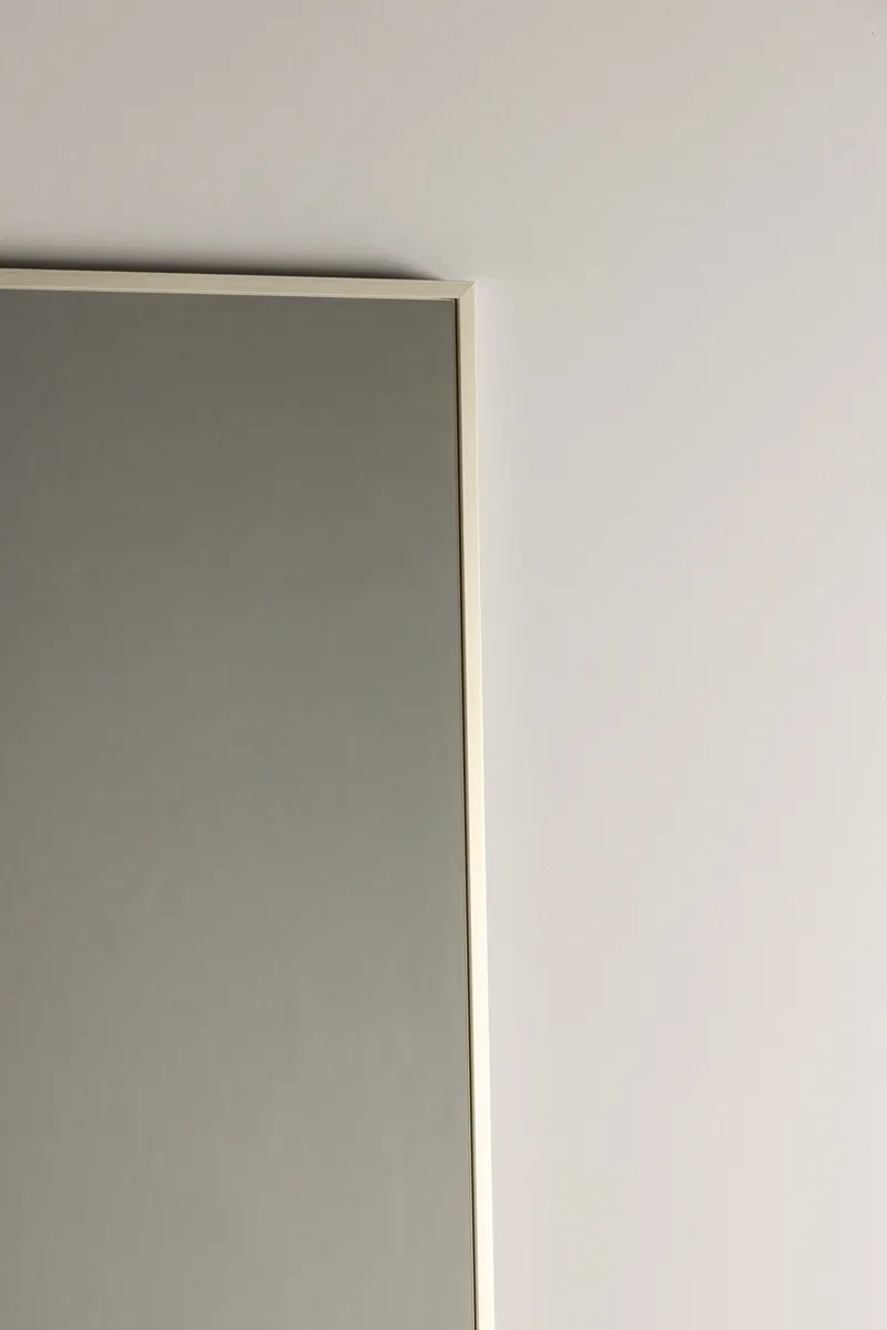 Orlando Wandspiegel, rechteckig mit schmalem Rahmen in 3 × 195 × 55 cm, Beige, im Wohnraum, Ansicht 2