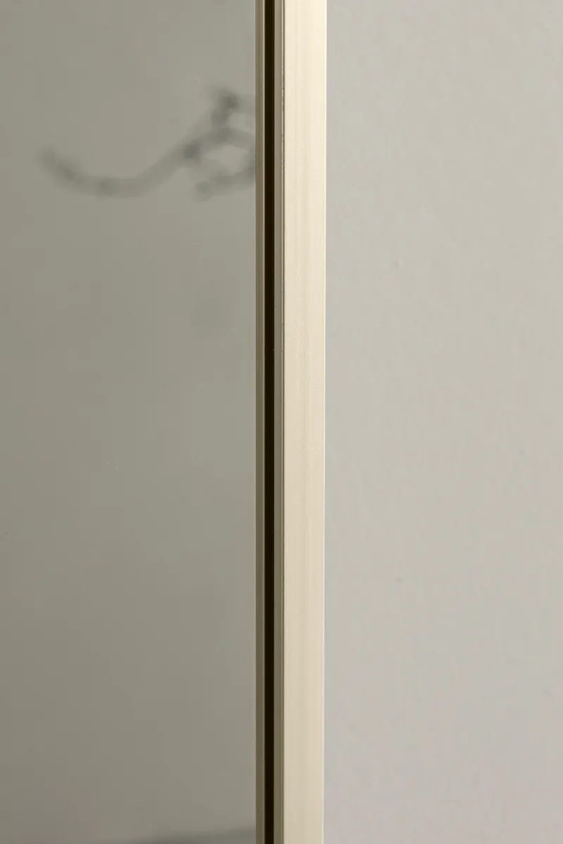 Orlando Wandspiegel, rechteckig mit schmalem Rahmen in 3 × 195 × 55 cm, Beige, im Wohnraum, Ansicht 3