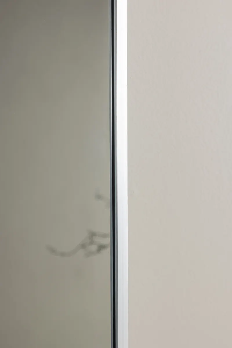 Orlando Wandspiegel, rechteckig mit schmalem Rahmen in 3 × 195 × 55 cm, Silber, im Wohnraum, Ansicht 3