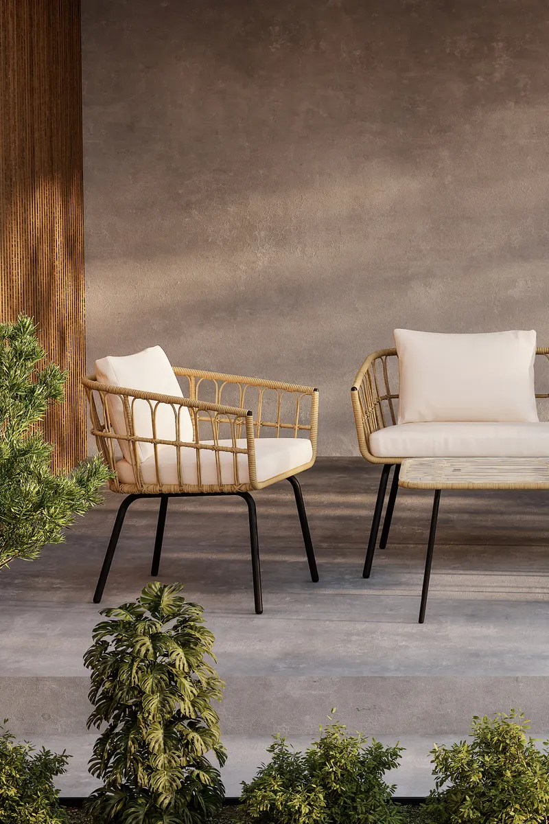 Ortigia Gartenlounge mit Sofa, zwei Sesseln und Glastisch, im Wohnraum, Ansicht 2