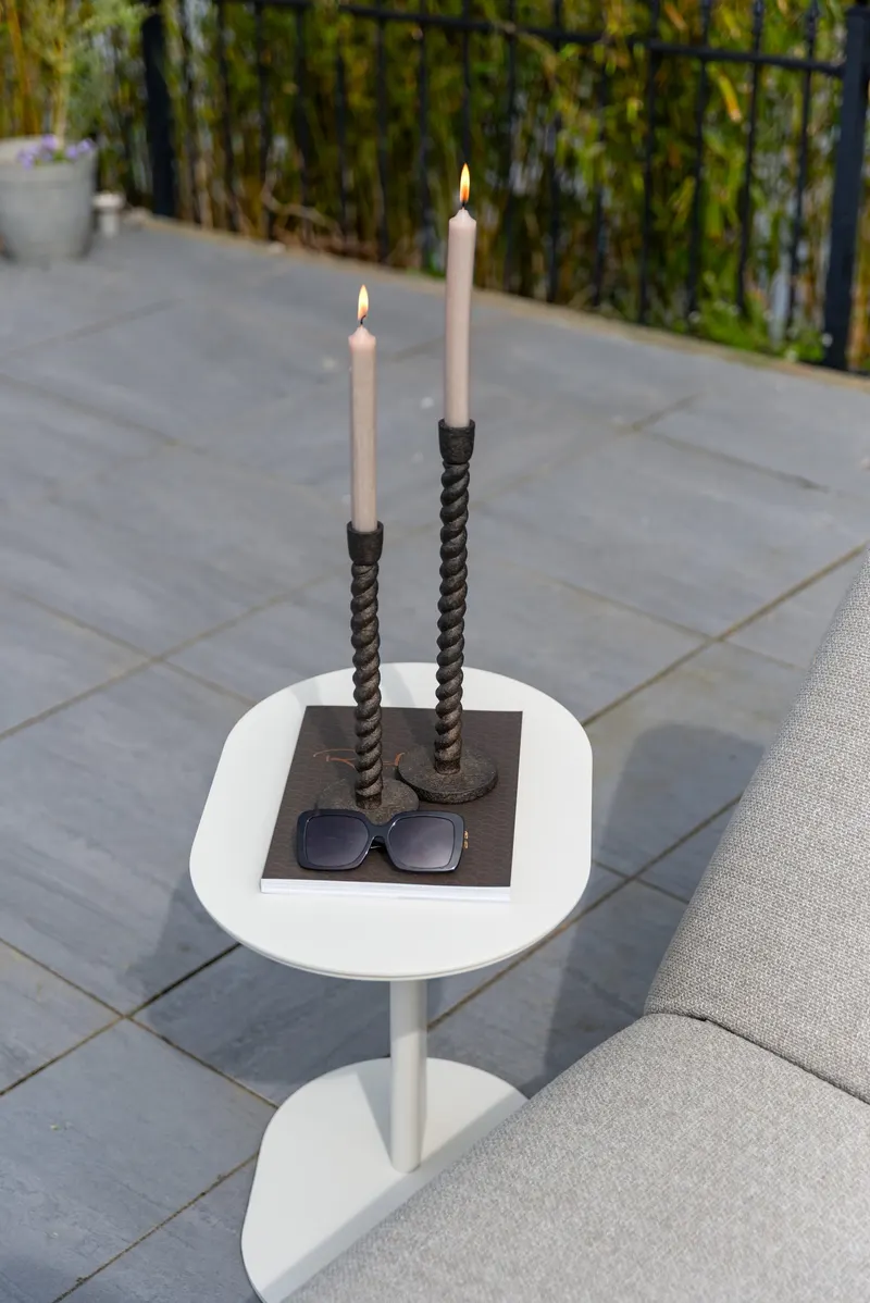 Outdoor-Beistelltisch Quinn, Hellbeige von Richmond Interiors, Wohnbeispiel 7, im Wohnraum
