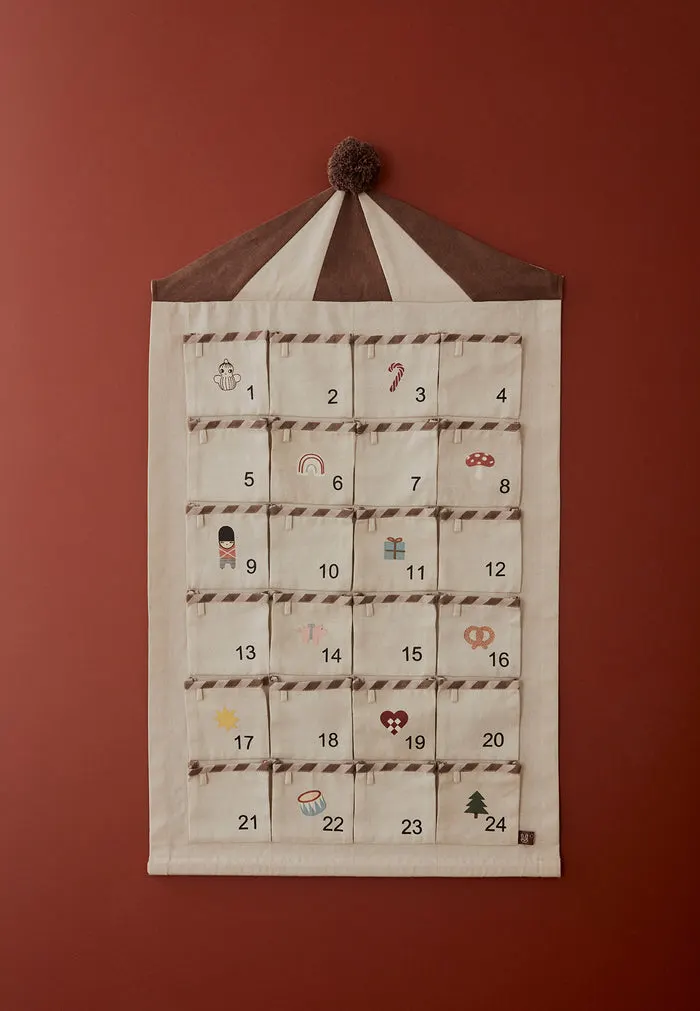 Adventskalender Circus aus Bio-Baumwolle, OYOY Living, Beige/Braun, H 85 × B 50 cm, Ansicht 3