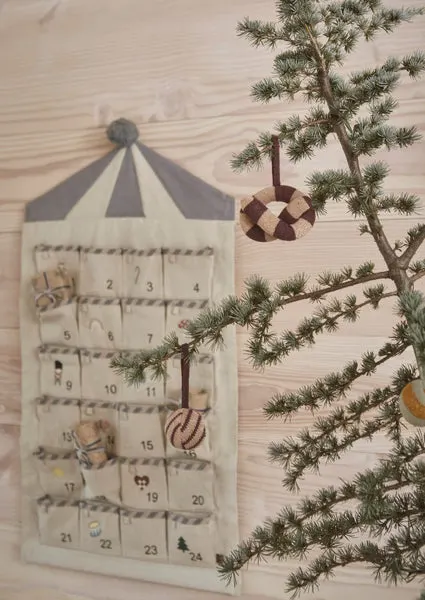 Adventskalender Circus aus Bio-Baumwolle, OYOY Living, Beige/Braun, H 85 × B 50 cm, Ansicht 4