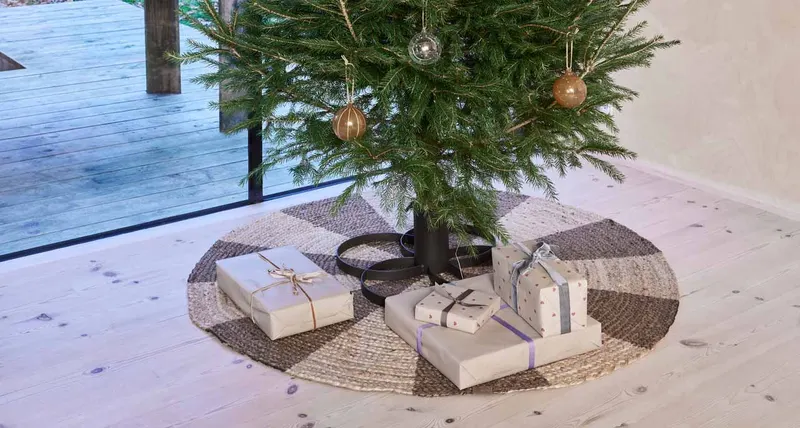 Geometrischer Weihnachtsbaumständer aus Edelstahl, OYOY Living, Braun-messingfarben, Ansicht 4