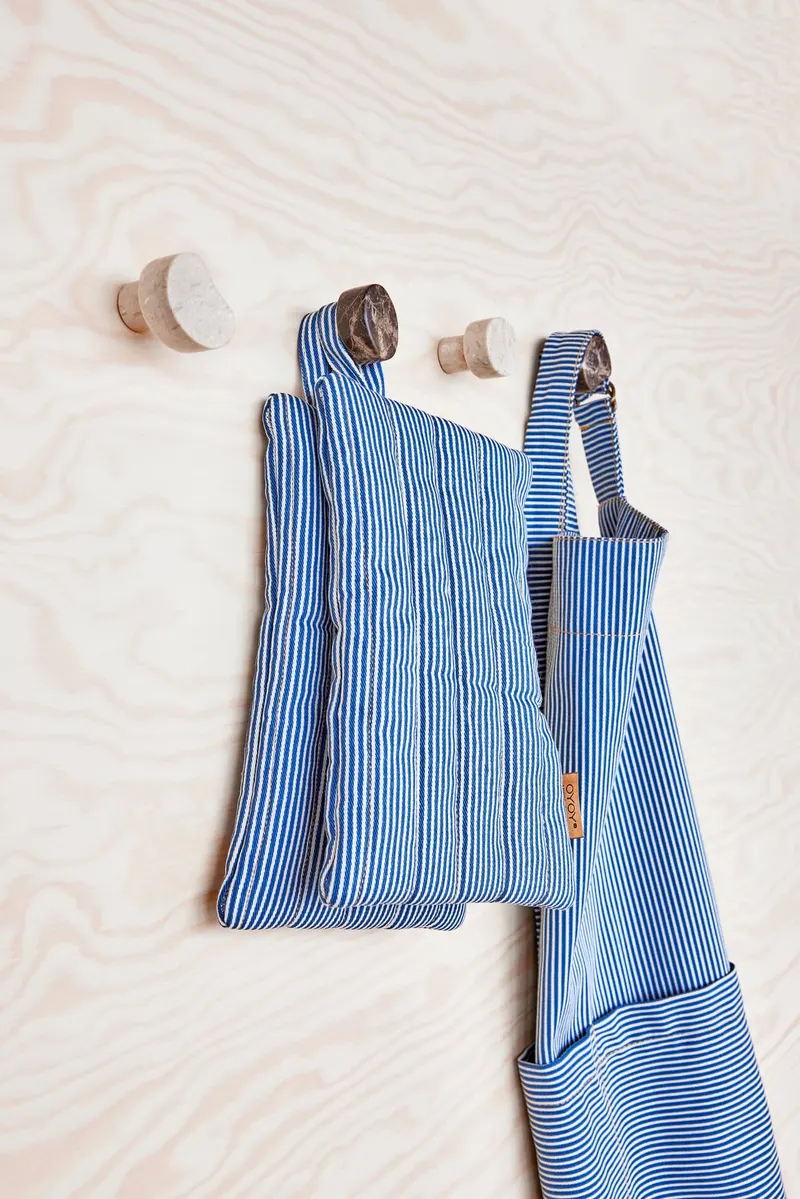 OYOY Living gestreifte Denim-Küchenschürze aus Baumwolle, Blau, Ansicht 4