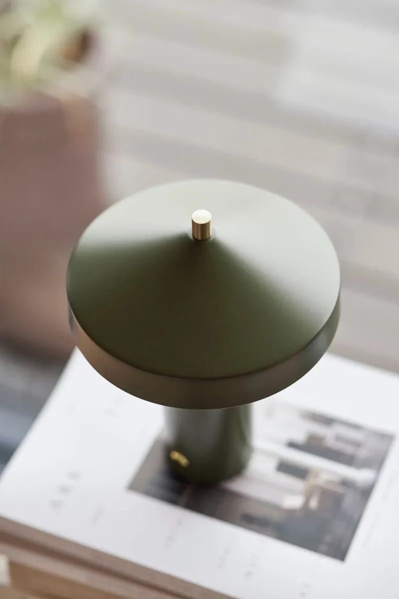 Hatto LED-Tischleuchte aus Stahl und Messing, OYOY Living, Olive, Ansicht 2