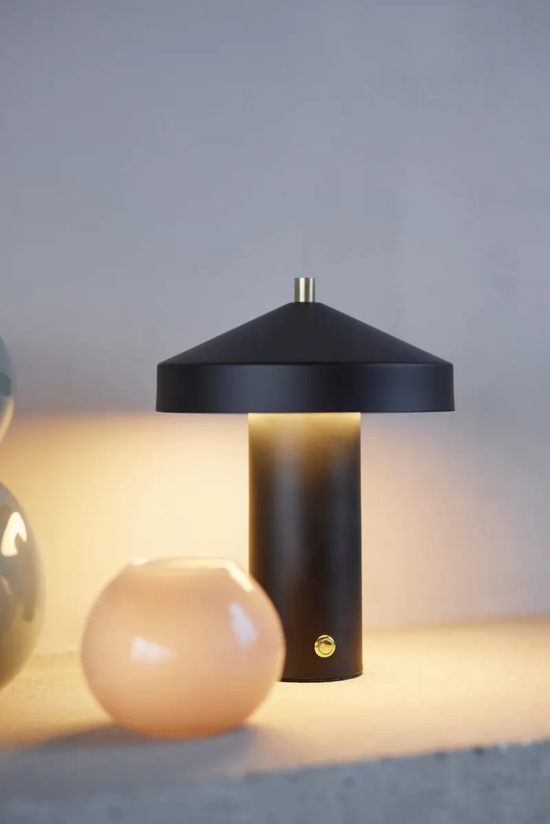 Hatto LED-Tischleuchte aus Stahl und Messing, OYOY Living, Schwarz, Ansicht 2