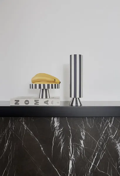 Hohe Toppu Vase aus handgefertigtem Steinzeug, OYOY Living, Weiß/Schwarz, Ø 8,5 × H 31 cm, Ansicht 3