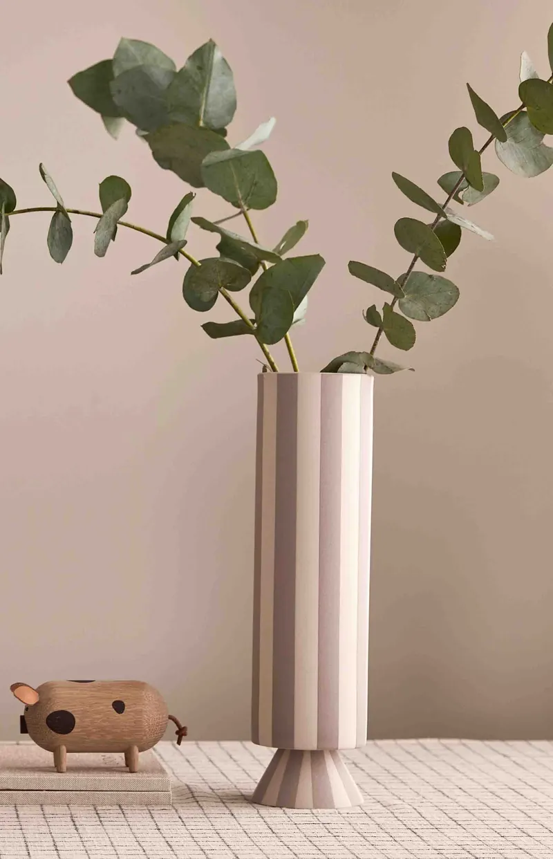 Hohe Toppu Vase aus handgefertigtem Steinzeug, OYOY Living, Tonfarben, Ø 8,5 × H 31 cm, Ansicht 4