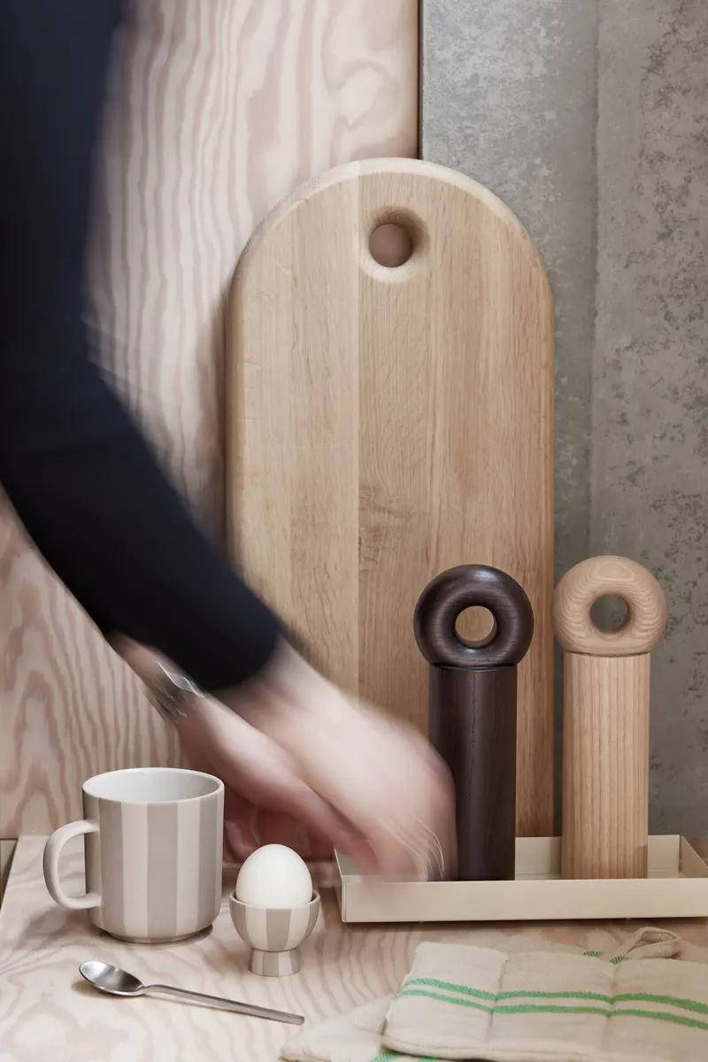 Hoop Gewürzmühle aus Eschenholz mit CrushGrind®, OYOY Living, Dark, Groß, Ansicht 4