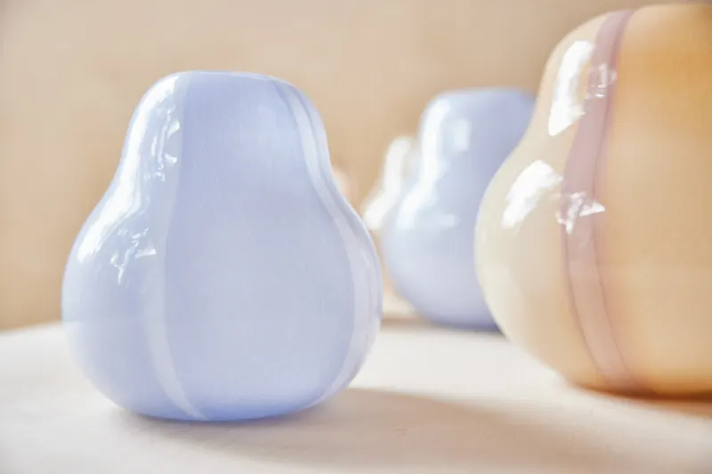 OYOY Living Kojo Vase aus mundgeblasenem Glas, Lavendel/Weiß, Klein, Ansicht 2