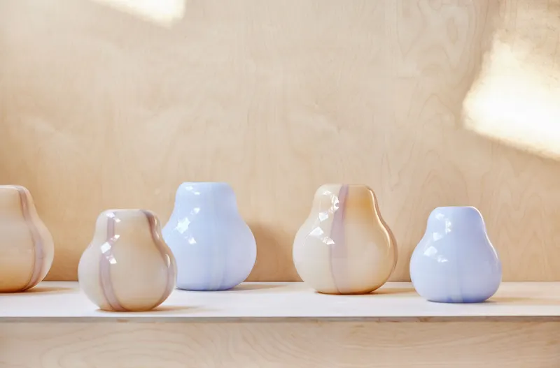 OYOY Living Kojo Vase aus mundgeblasenem Glas, Lavendel/Weiß, Klein, Ansicht 3