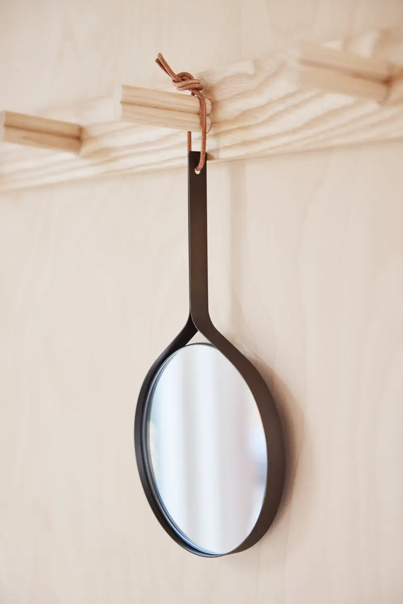 Mira Handspiegel von OYOY Living aus Edelstahl und Spiegelglas, Messingbraun, Ansicht 2