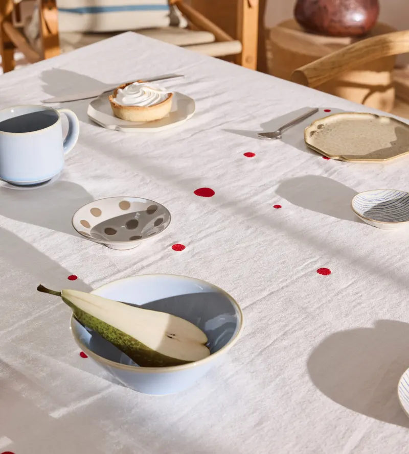 OYOY Living Nori Tischdecke aus Baumwolle mit Punktmuster, Weiß, Kirschrot, 200 × 140 cm, Ansicht 6
