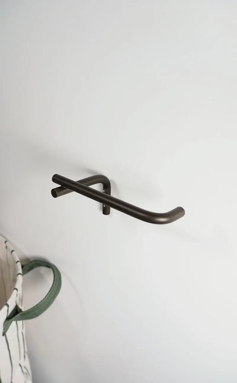 OYOY Living Pieni Toilettenpapierhalter aus Edelstahl, Braunmessingfarben, Ansicht 3