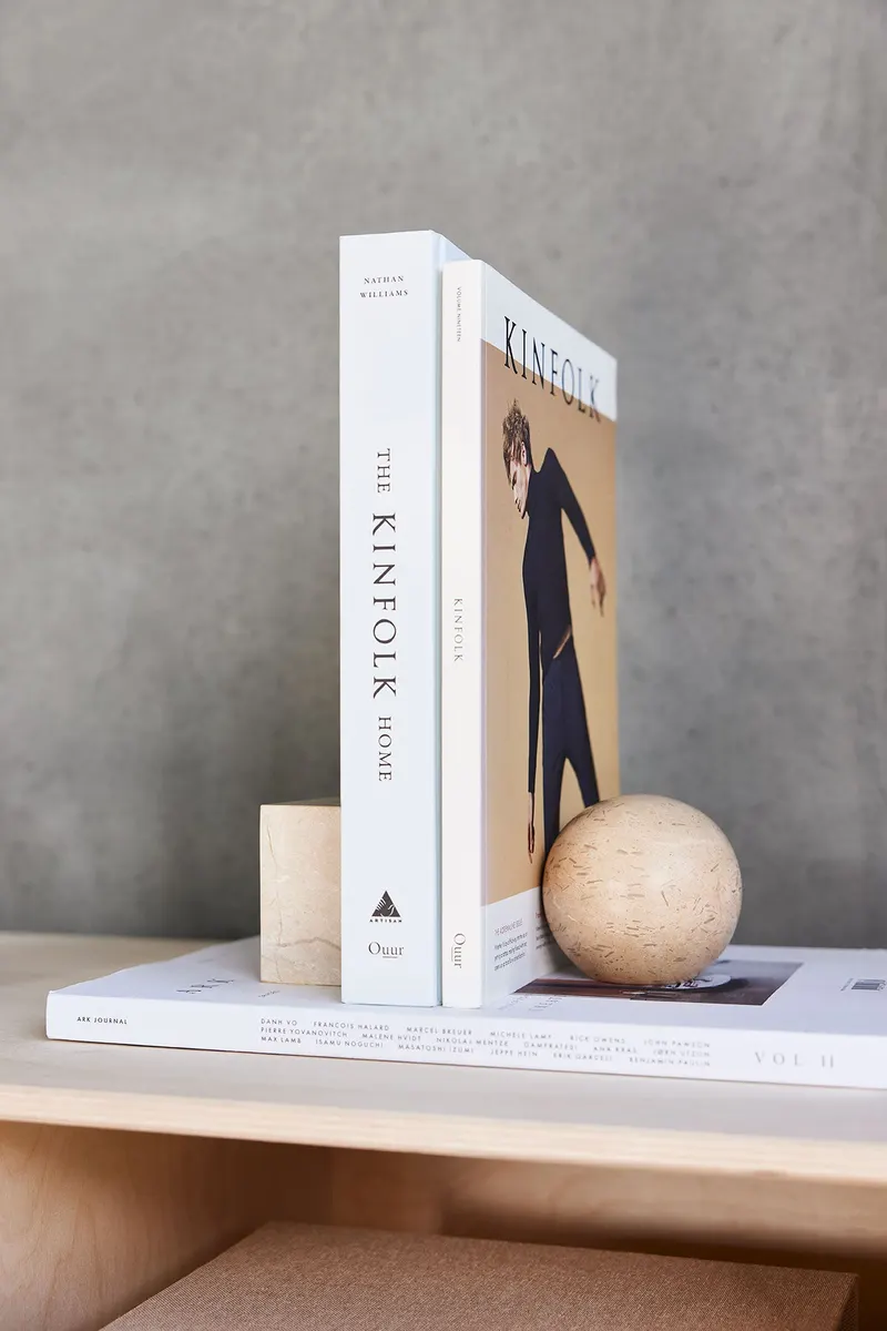 Runde Buchstütze Savi Round aus Marmor, OYOY Living, Beige, Ansicht 2