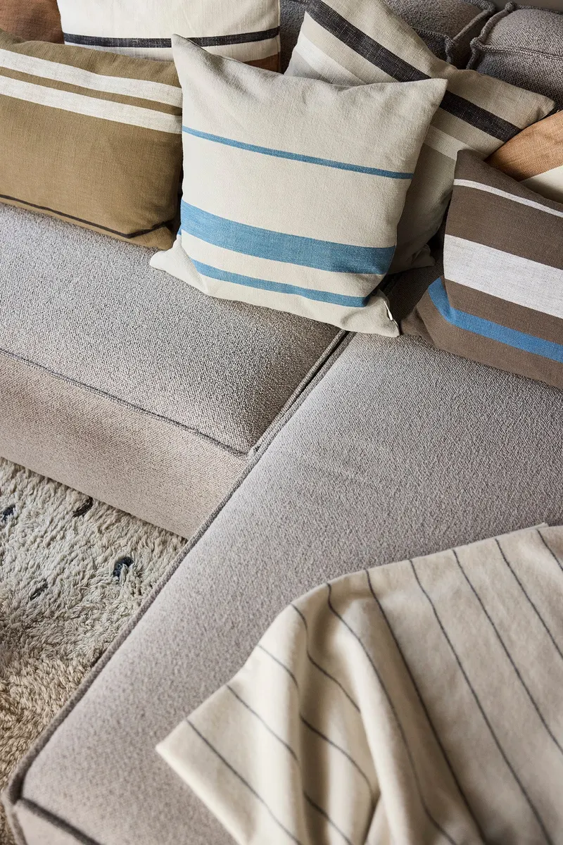 OYOY Living Sofuto Kissenbezug mit Streifen aus Baumwolle, Blau und Clay, Ansicht 3