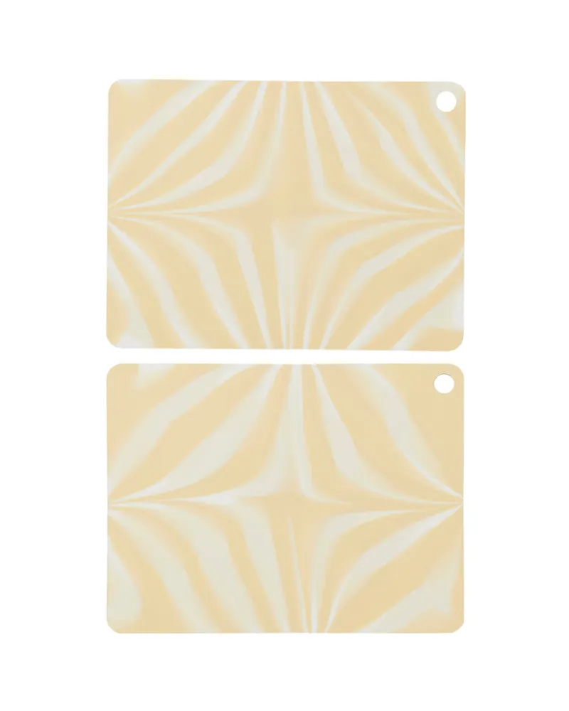 Wendbares Platzset Zebura aus Silikon, 2er-Set, OYOY Living, Gelb und Cremeweiß, 45 × 34 × 0,2 cm, Ansicht 1