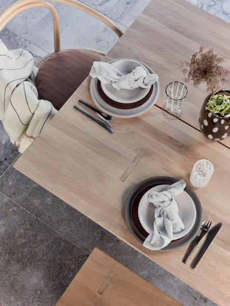 Yuka Lunch-Teller mit handgearbeiteter Glasur im 2er-Set, OYOY Living, Dunkelterrakotta, Ø 22 x H 1,9 cm, Ansicht 3