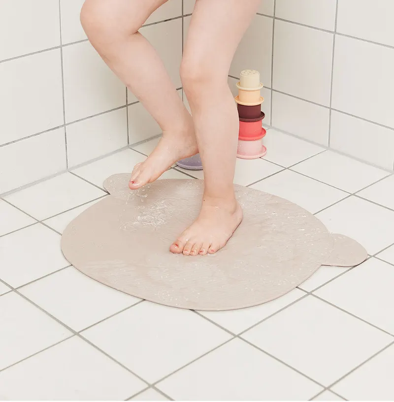 Badematte Ling Ling Panda aus Silikon mit Saugnäpfen, OYOY Mini, Light Rubber, Ansicht 2