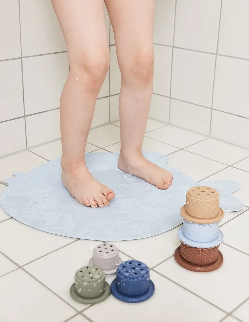 OYOY Mini Badematte Little Finn aus Silikon, Eisblau, Ansicht 2