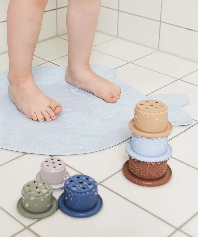 OYOY Mini Badematte Little Finn aus Silikon, Eisblau, Ansicht 4