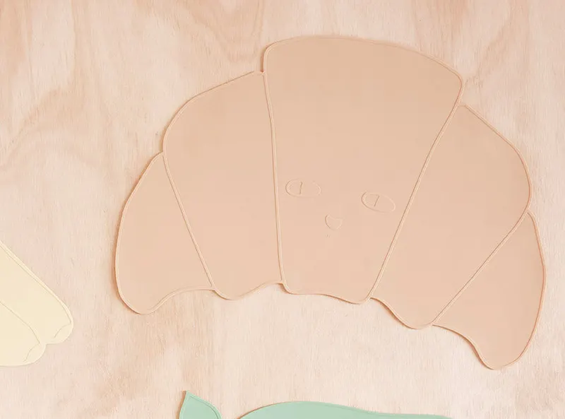 OYOY Mini Croissant-Platzset aus Silikon, 49 × 35 cm; Höhe 0,2 cm, Ansicht 4