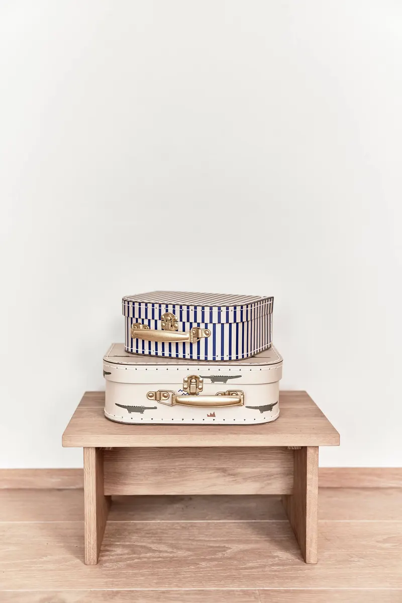 OYOY Mini Kinderkoffer-Set Crocodile & Stripe aus Pappe, Beige, Zwei unterschiedliche Größen, Ansicht 2