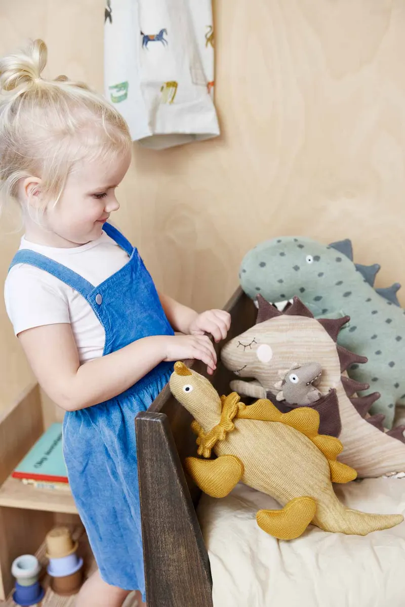 Kuscheltier Billy der Dinosaurier aus Baumwolle und Polyesterfüllung, OYOY Mini, Saffranfarben, Ansicht 2