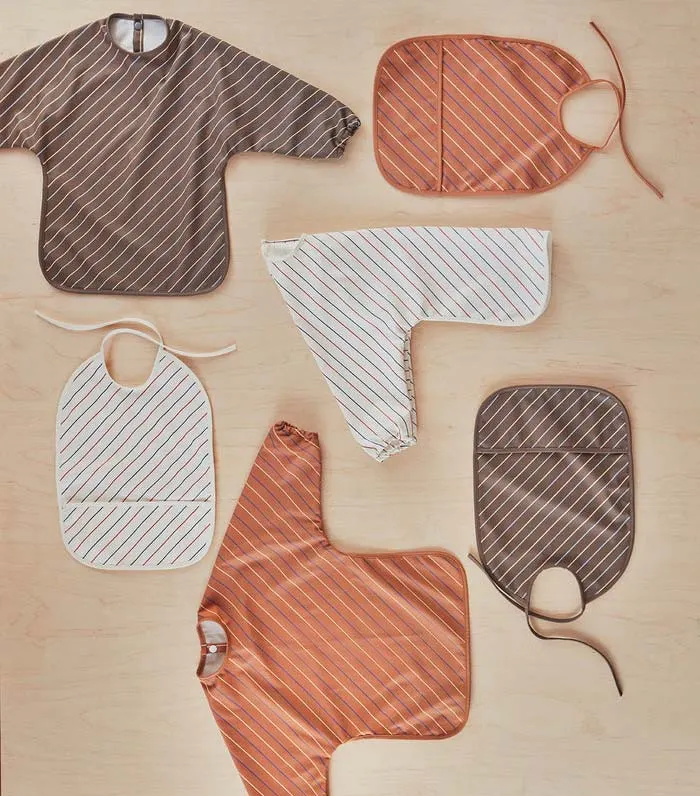Langärmellätzchen Striped Cape Bib aus recyceltem Polyester, OYOY Mini, 76 × 45 cm, Ansicht 4