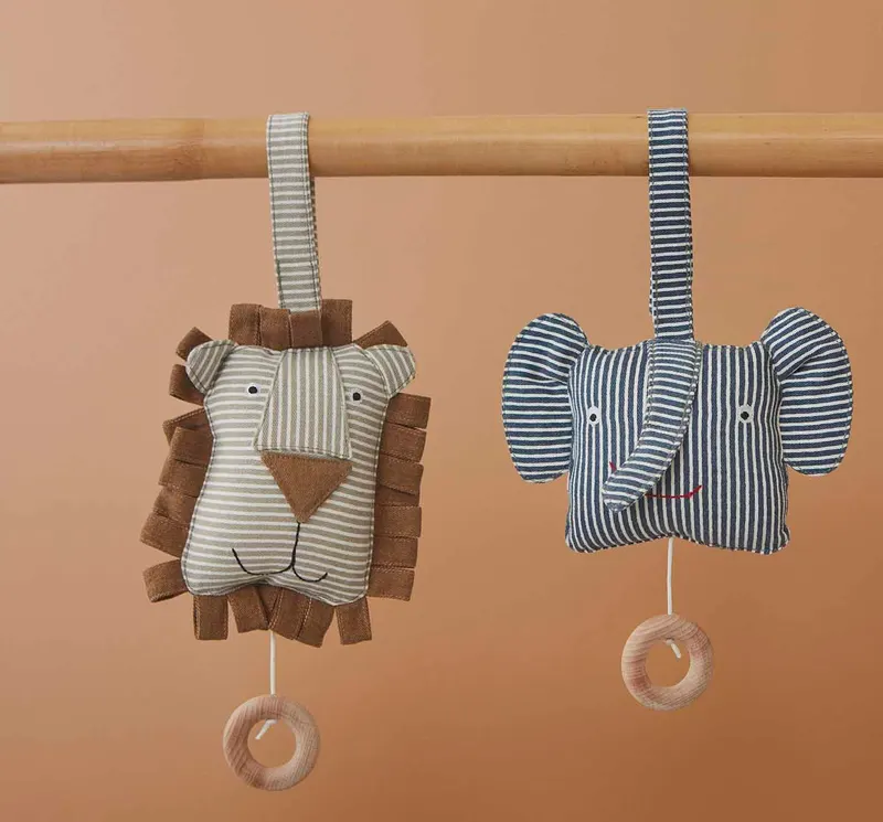 OYOY Mini Lobo Lion Musikmobile aus Bio-Baumwolle, 16 × 14 × 8 cm, Ansicht 3