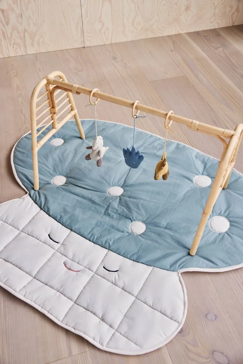OYOY Mini Mushroom Steppdecke mit gesticktem Pilzmotiv, Hellblau, Off-White, Ansicht 3