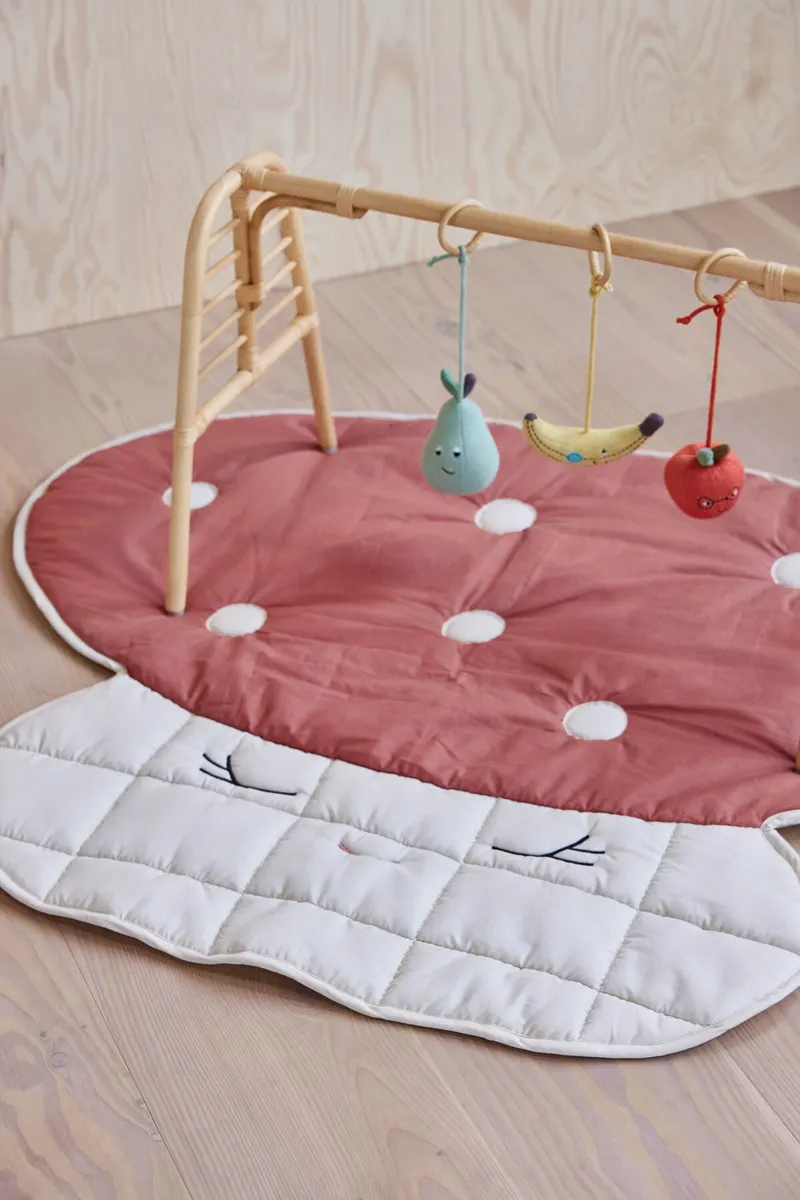 OYOY Mini Mushroom Steppdecke mit gesticktem Pilzmotiv, Rot, Off-White, Ansicht 2