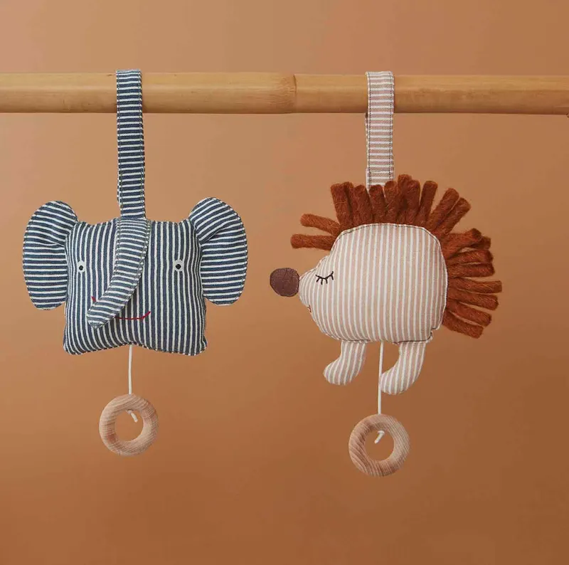 OYOY Mini Musikmobile Hope der Igel aus Bio-Baumwolle, Beige, Höhe 15 cm × Länge 15,5 cm × Breite 8 cm, Ansicht 3