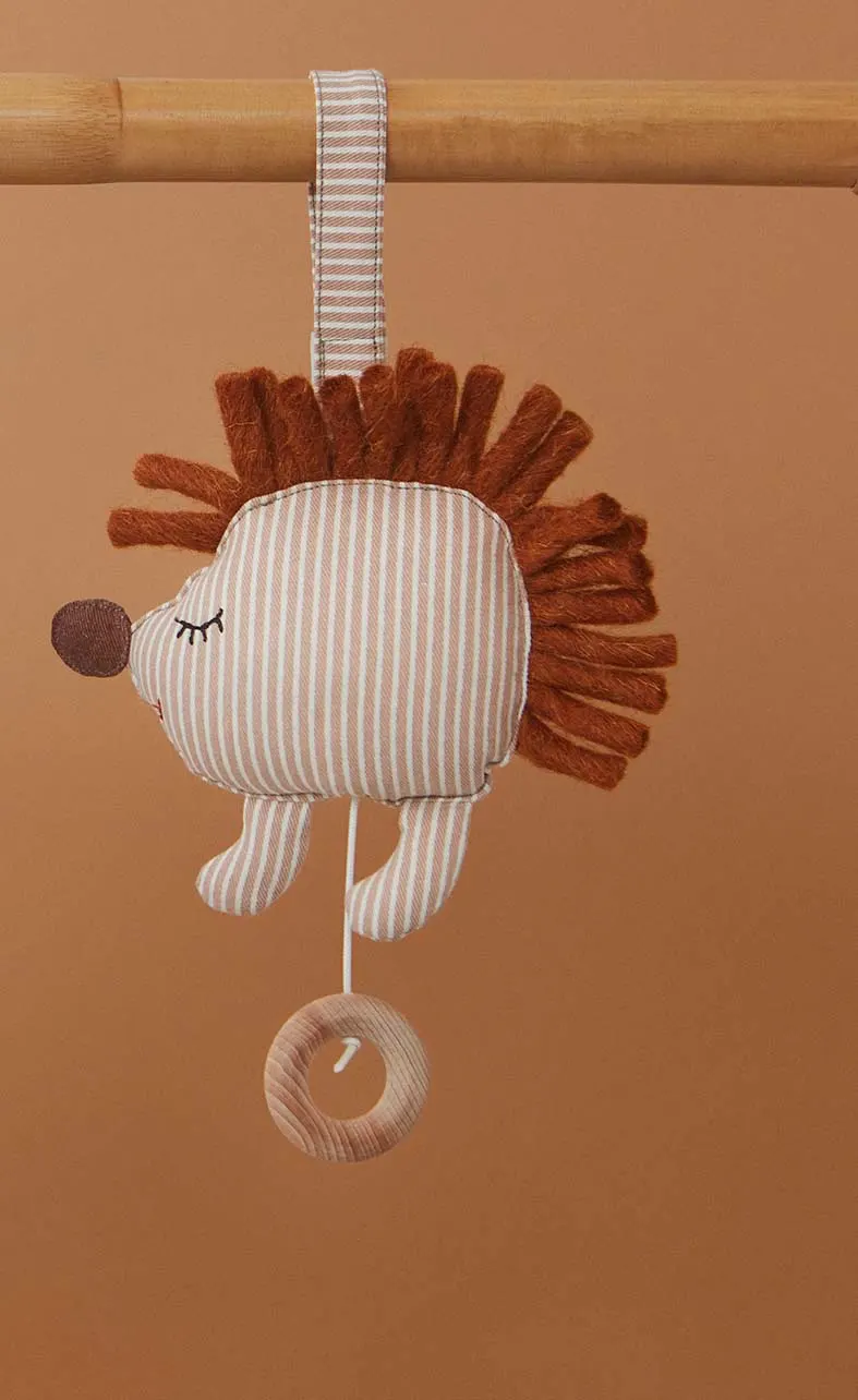 OYOY Mini Musikmobile Hope der Igel aus Bio-Baumwolle, Beige, Höhe 15 cm × Länge 15,5 cm × Breite 8 cm, Ansicht 4