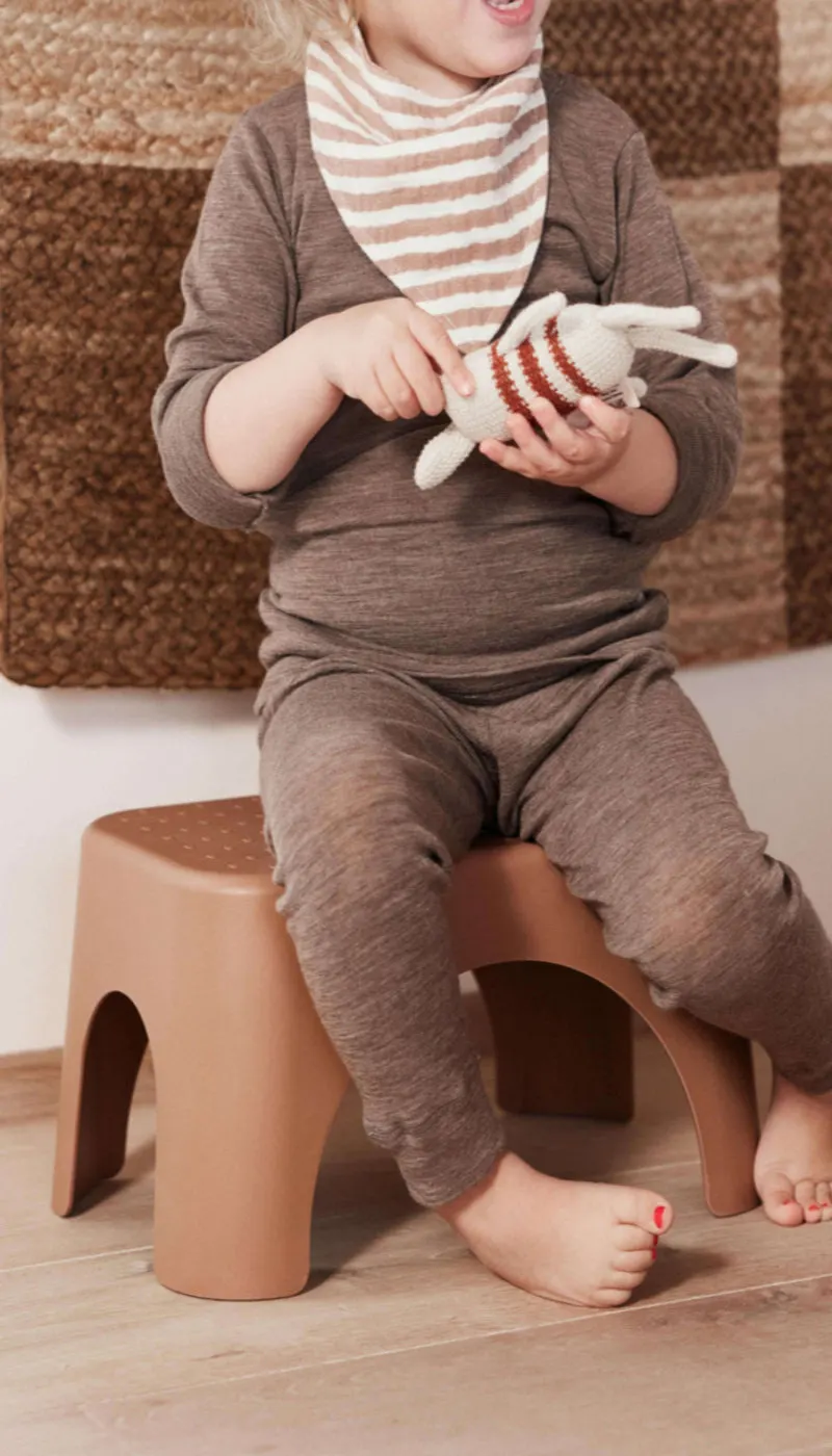 Rabbit Tritthocker aus Bambusfaser und Kunststoff von OYOY Mini, Karamell, Ansicht 3