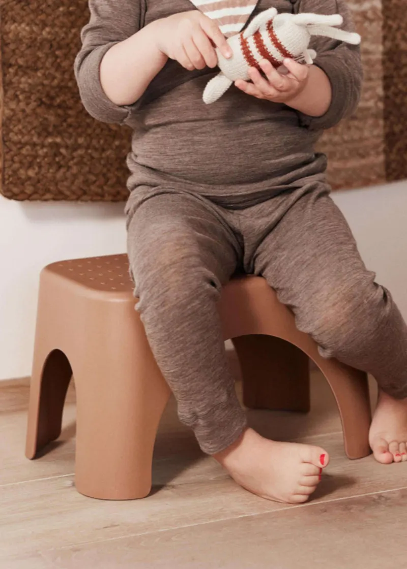 Rabbit Tritthocker aus Bambusfaser und Kunststoff von OYOY Mini, Karamell, Ansicht 4