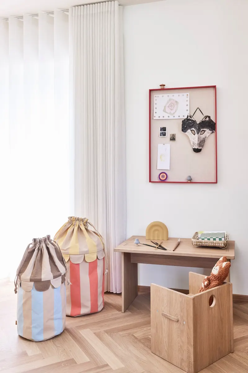 Saga Aufbewahrungskörbe aus Canvas, 2er-Set, OYOY Mini, Eisblau / Rot, Set aus zwei Größen, Ansicht 2