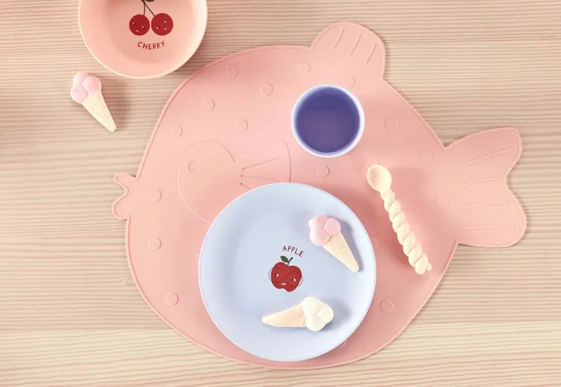 Silikon-Platzset Little Finn von OYOY Mini, Rosé, H 0,2 × L 47,5 × B 40,3 cm, Ansicht 4
