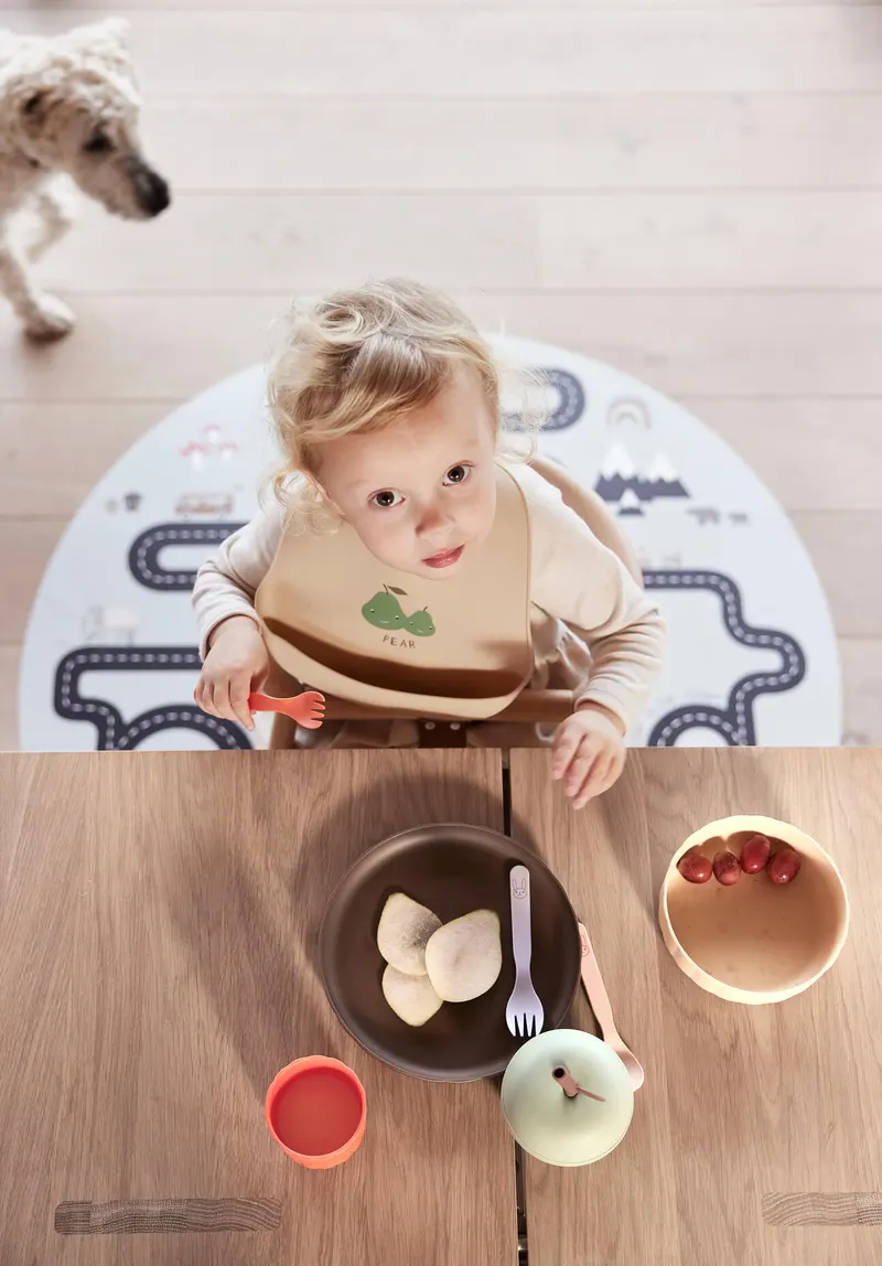 OYOY Mini Yummy Silikonlätzchen im 2er-Set, Mint / Camel, Ansicht 3